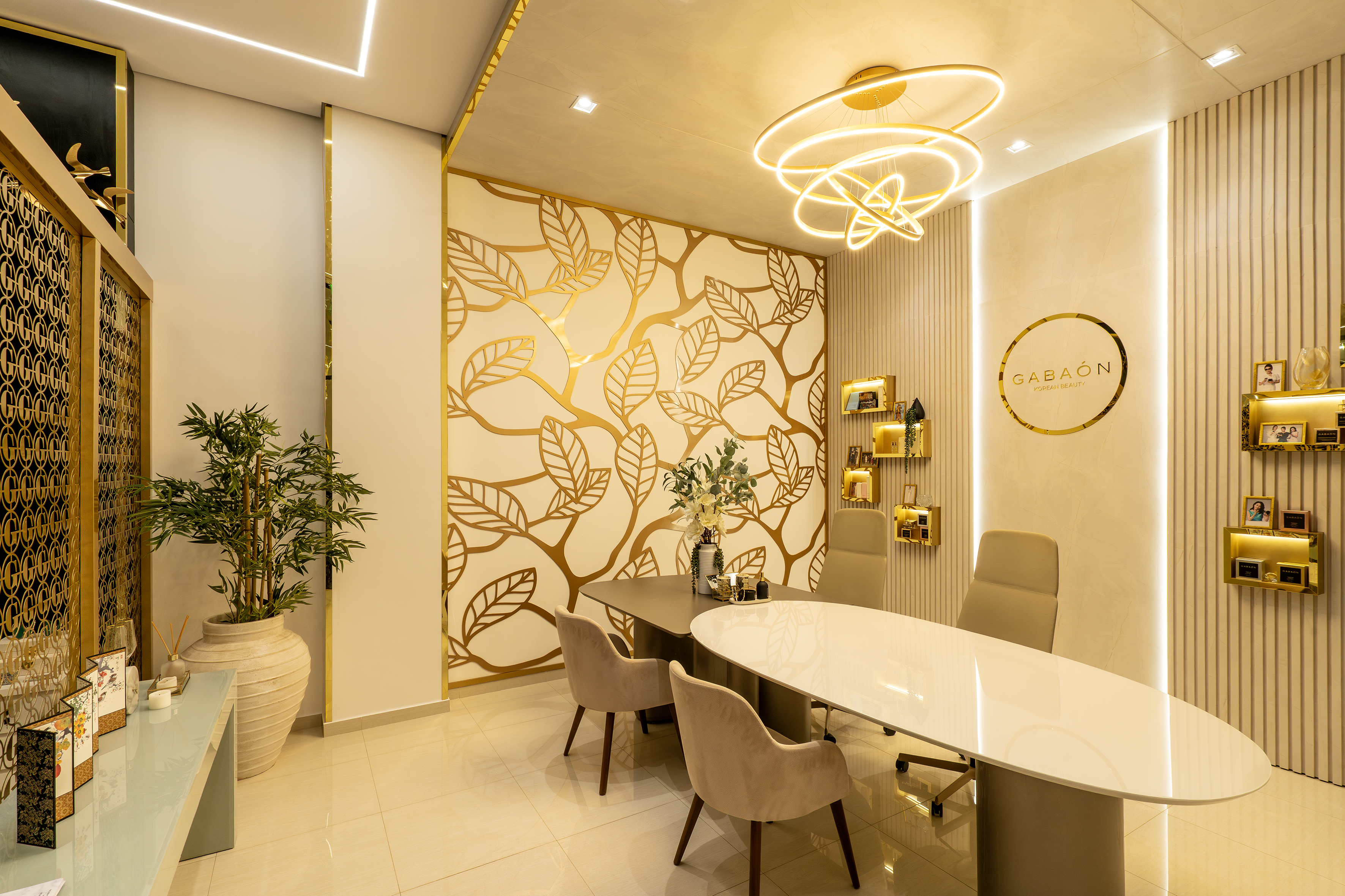 Gabaón Cosmetics interior